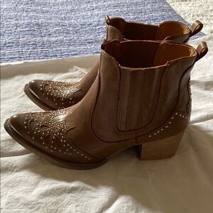 Yoki Brown Ankle Boots with Chelsea Style